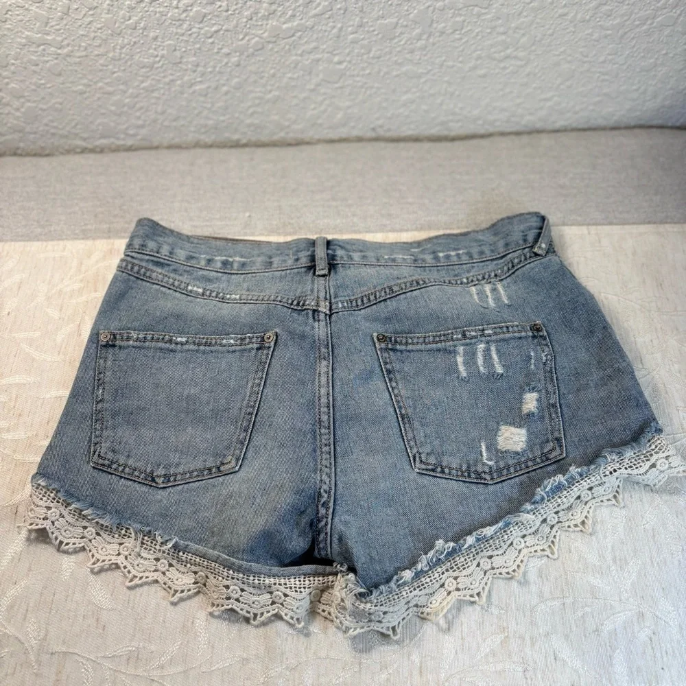 Free People Distressed Crochet Lace Trim Boho Denim Jean Shorts Women’s Size 27‎